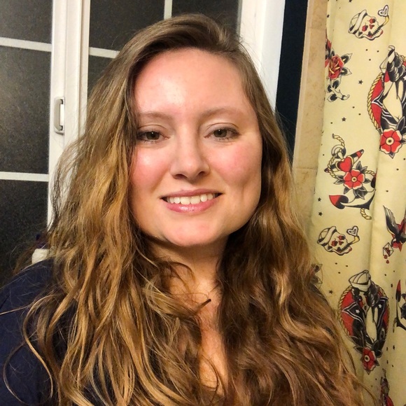 Meet your Posher, Alyssia - Picture 1 of 2